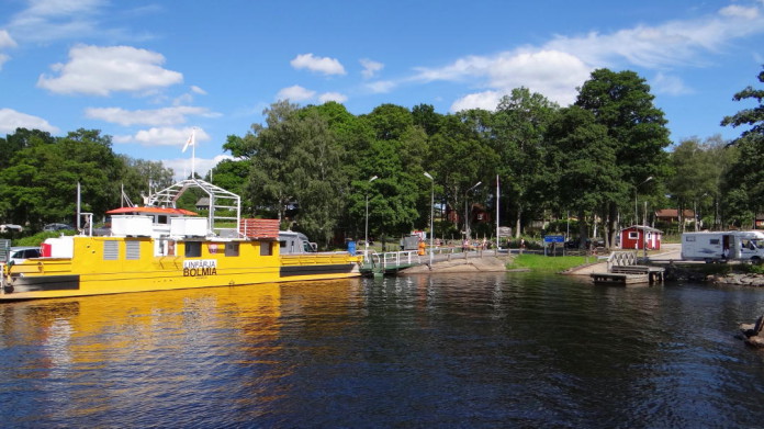 Bolmsöleden road ferry in Småland